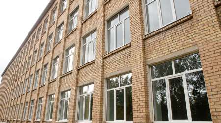 Установка окон в школе